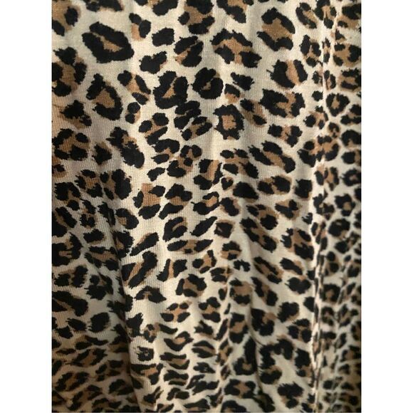 Chicos women’s cheetah animal, print V-neck stretch, top size large  - Picture 4 of 5